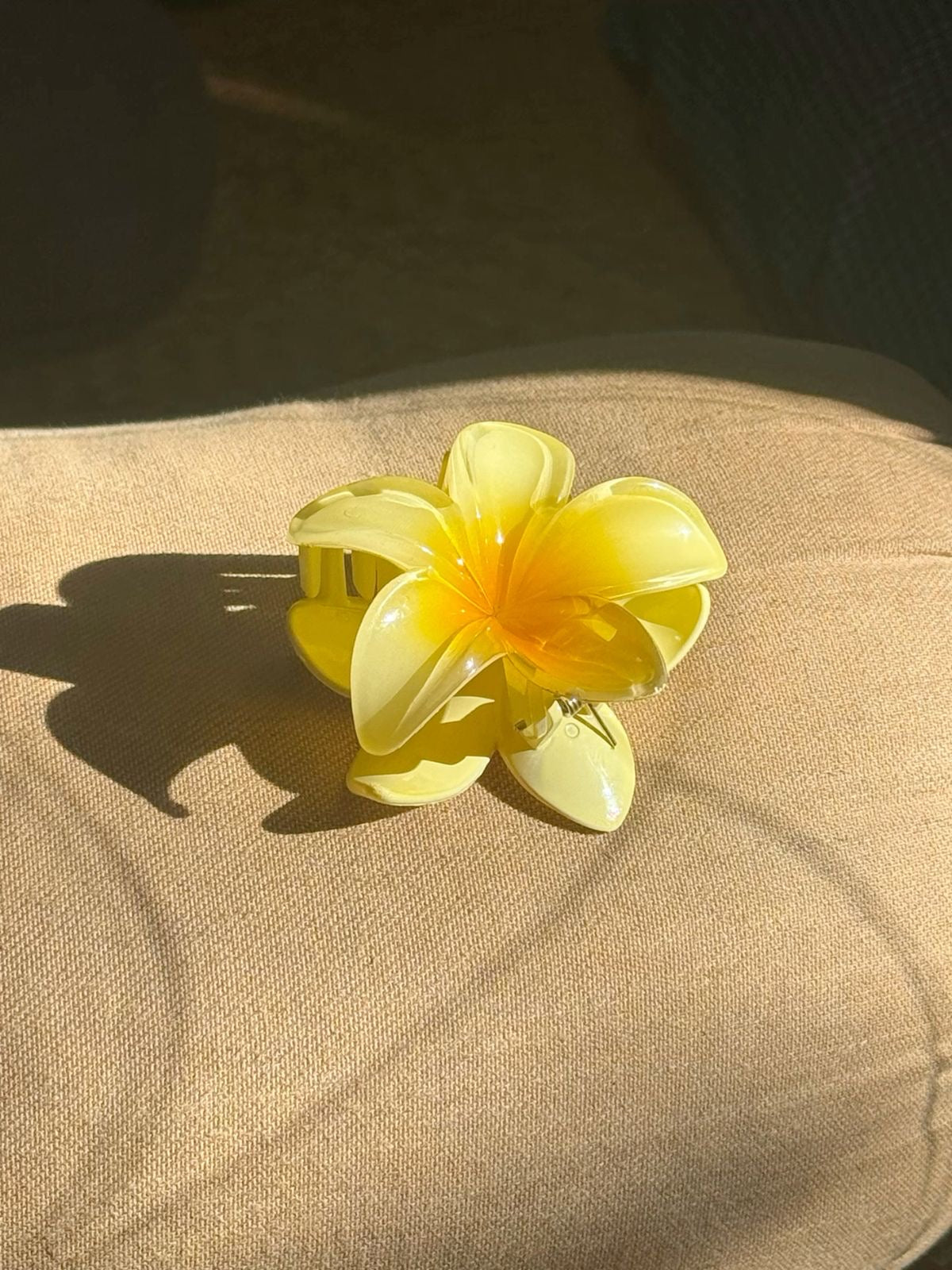 Large Blossom Glow Claw