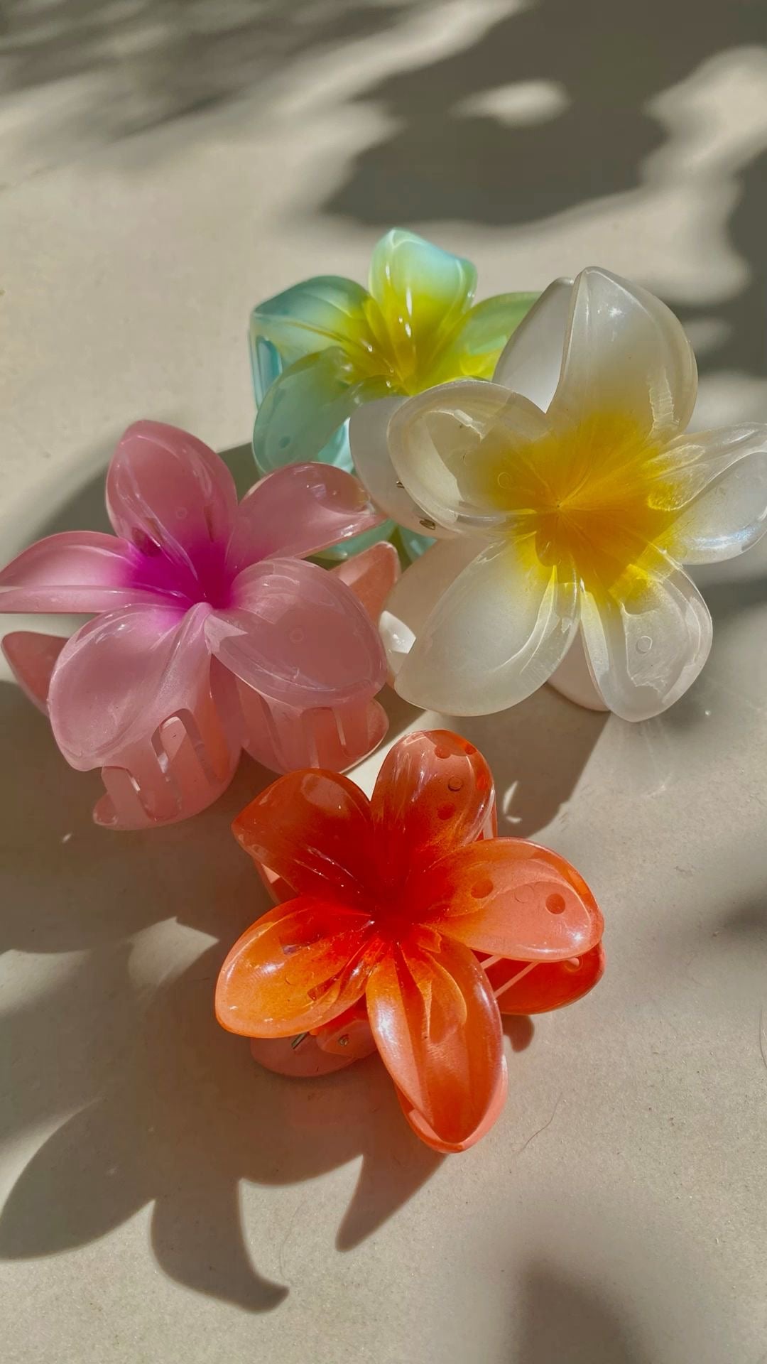 Medium Blossom Glow Claw (Bundle)