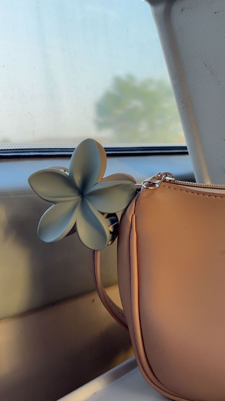 Large Daisy Claw
